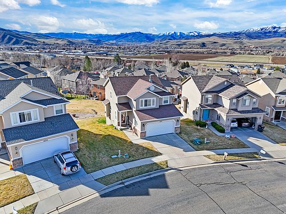 3rd image of 840 N Great View Dr E
