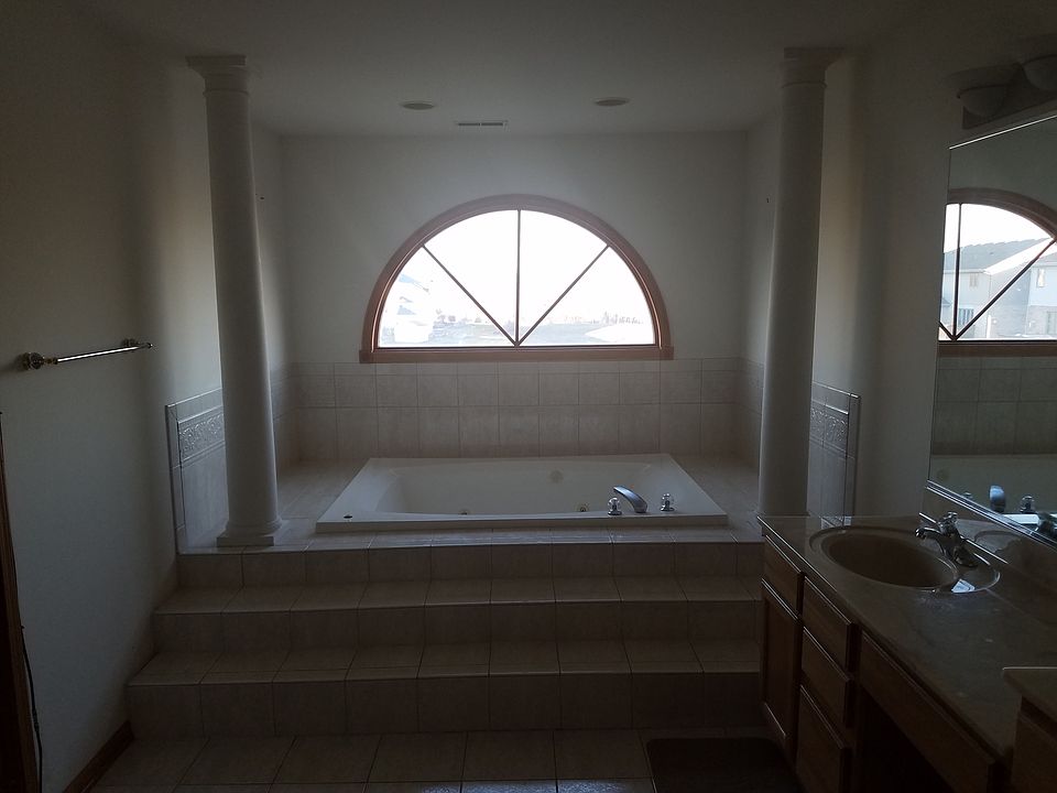1st image of 4704 Ashford Dr