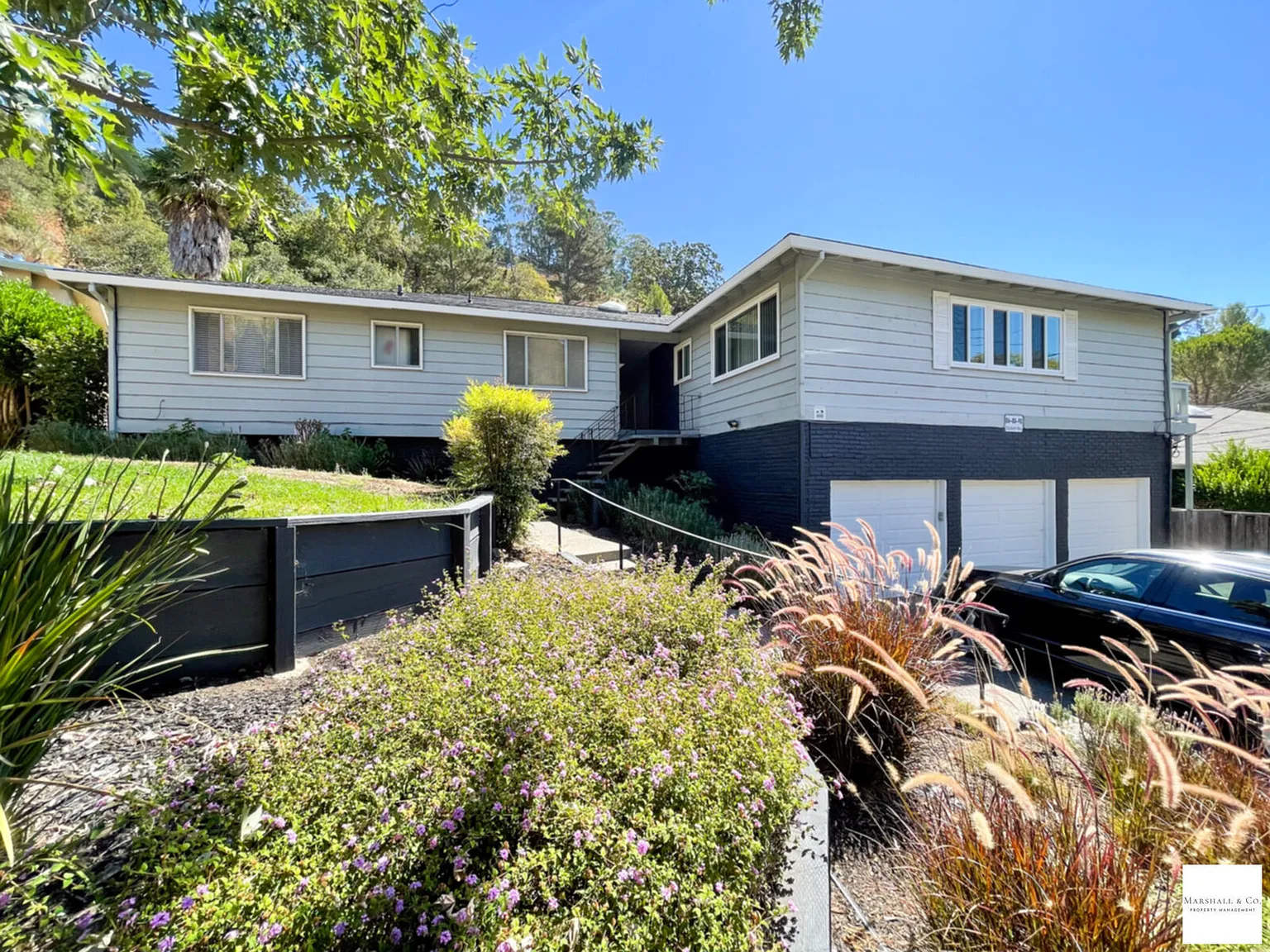 86 Elizabeth Way photo 1