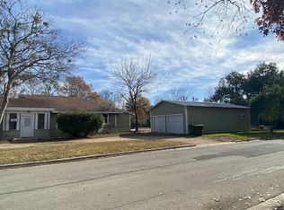 1034 Magnolia St, Lockhart, TX 78644