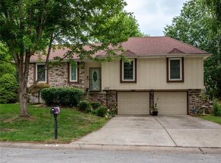 2713 Queen Ridge Dr, Independence, MO 64055
