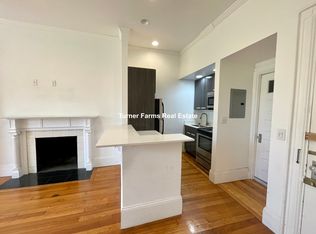 379 Commonwealth Ave #8B, Boston, MA 02115