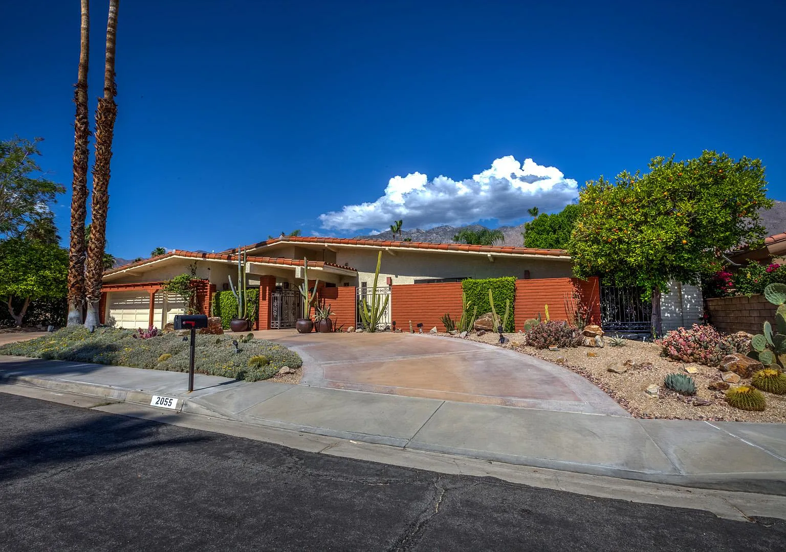 2055 S Tulare Dr — Photo 3