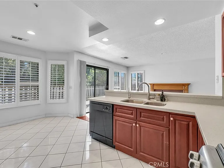 11413 Lower Azusa Rd — Photo 8