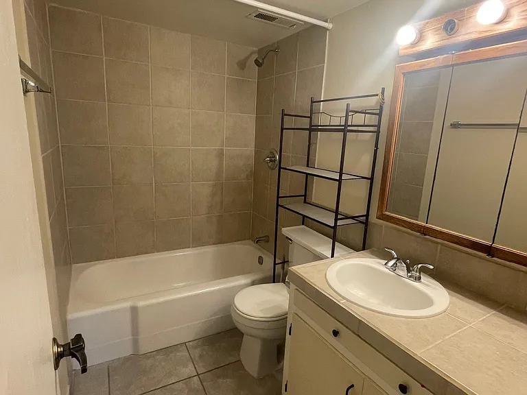 1314 N Venice Ave — Photo 11
