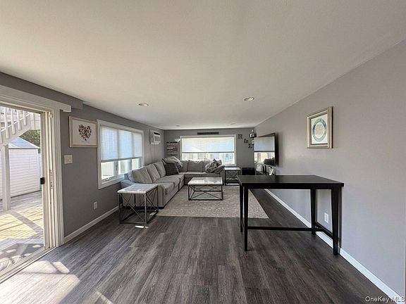 3rd image of 1004 N Broadway