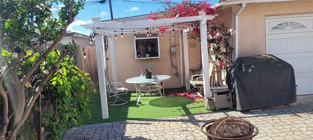 3 bed, 1075 sqft, $3,695 — Photo 3