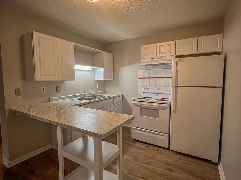110 Medical Ct — Photo 5