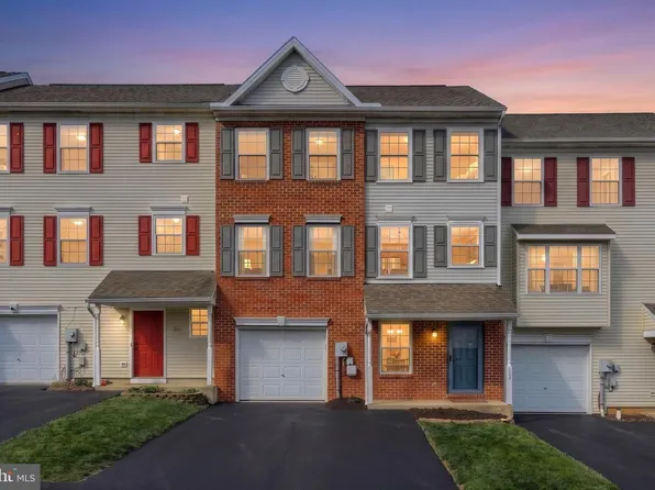 204 Country Ridge Dr, Red Lion, PA 17356