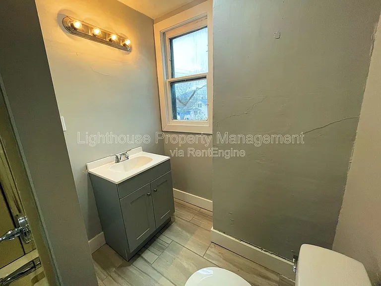 618 Superior St #2 — Photo 7
