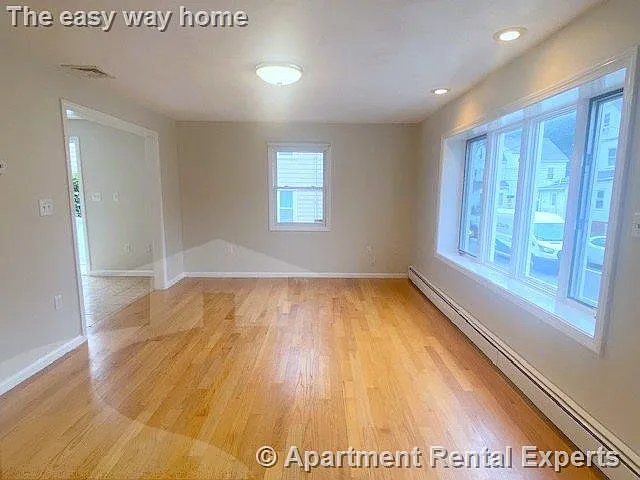 3 bed, 1800 sqft, $3,975 — Photo 4