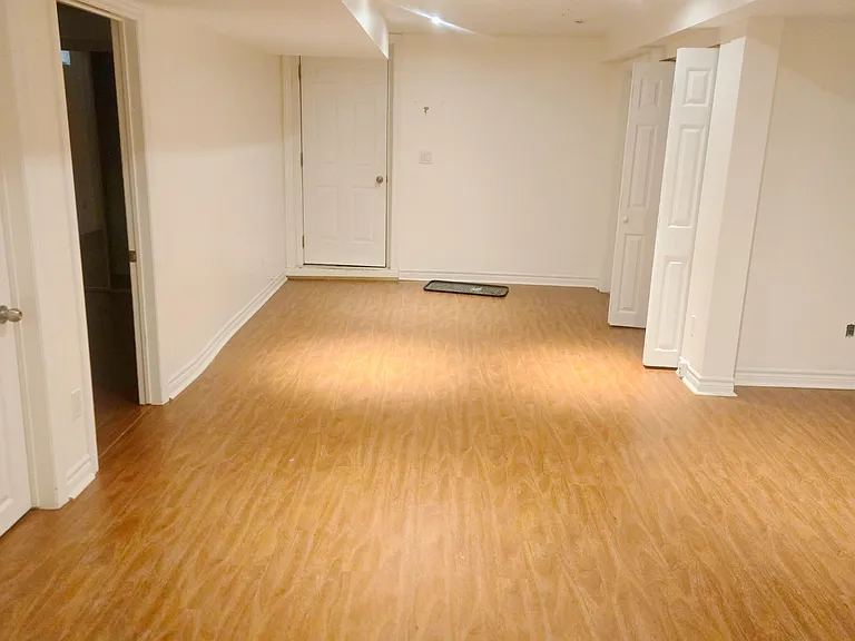 4594 Bismark Cres — Photo 3