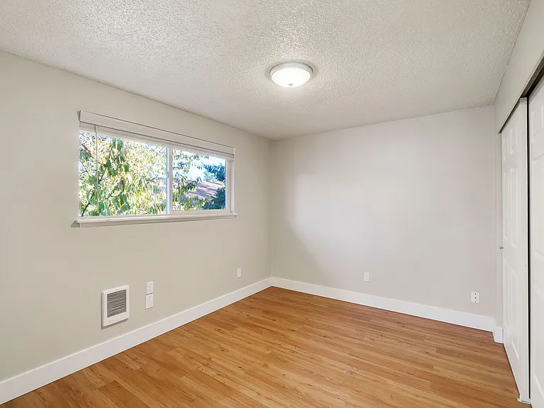 Lilly Apartments — Photo 9