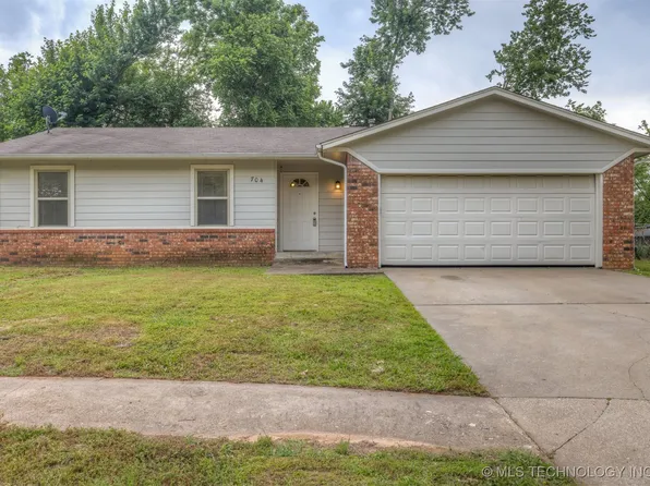 704 W 27th Ct, Sand Springs, OK 74063