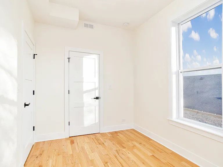 416 N Troy St #1 — Photo 23