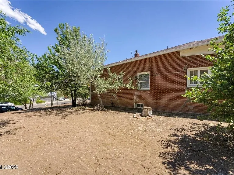 1145 Seminary Ave — Photo 29