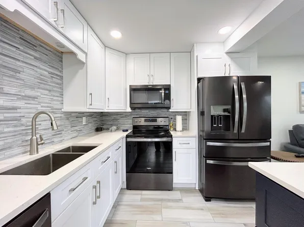 200 Horizons W #105, Boynton Beach, FL 33435