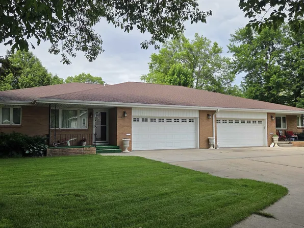 246 & 258 E 12th St, Wahoo, NE 68066