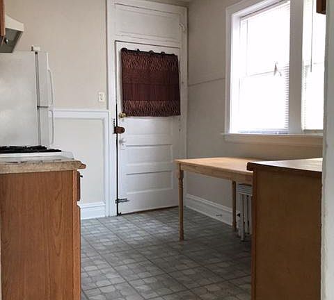 3rd image of 2724 W Glenlake Ave APT 2