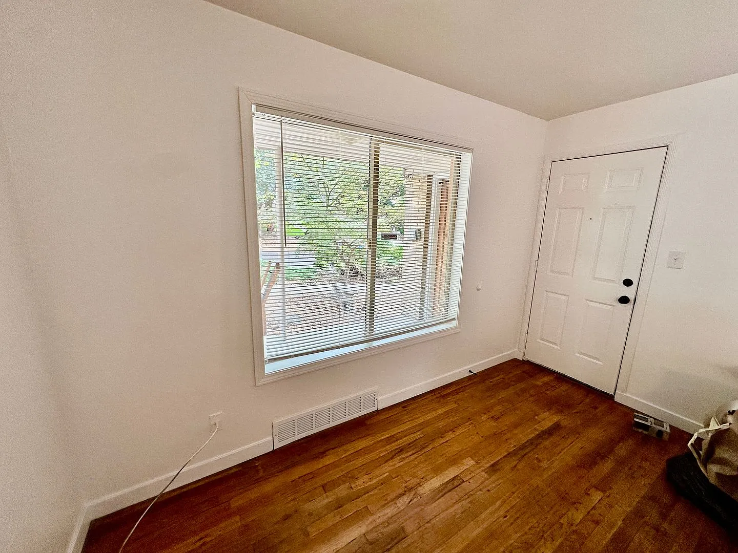 816 W 11th Ave — Photo 2