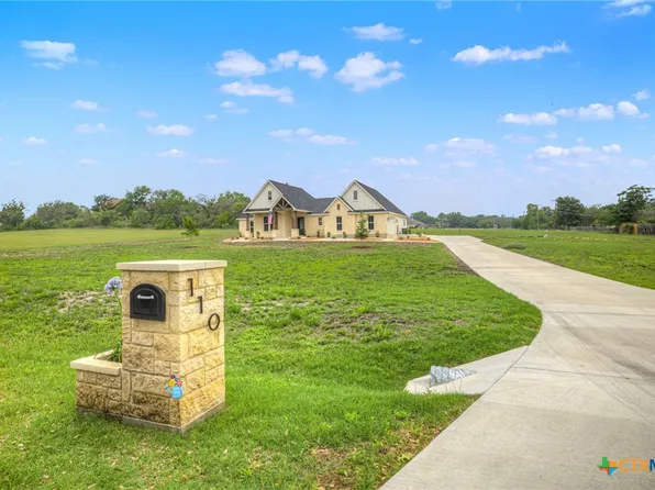 110 Lake Village Rd, Seguin, TX 78155