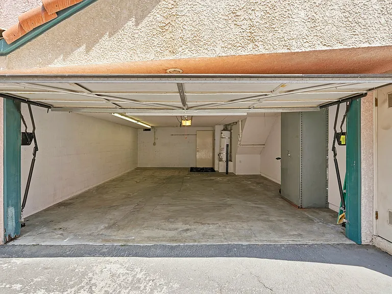 13901 Olive View Ln — Photo 34