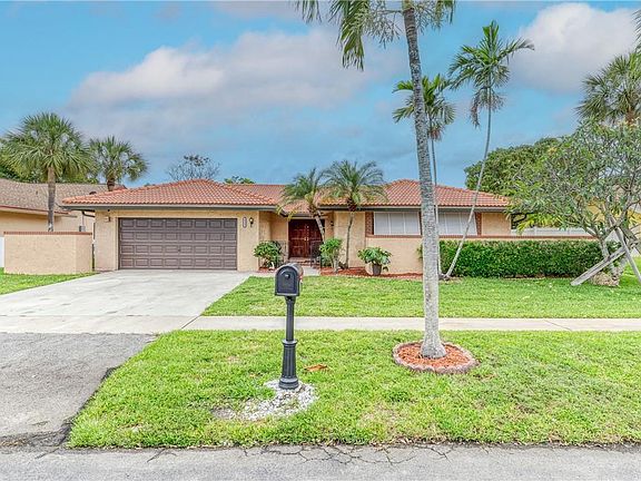 3rd image of 4221 NW 73rd Avenue