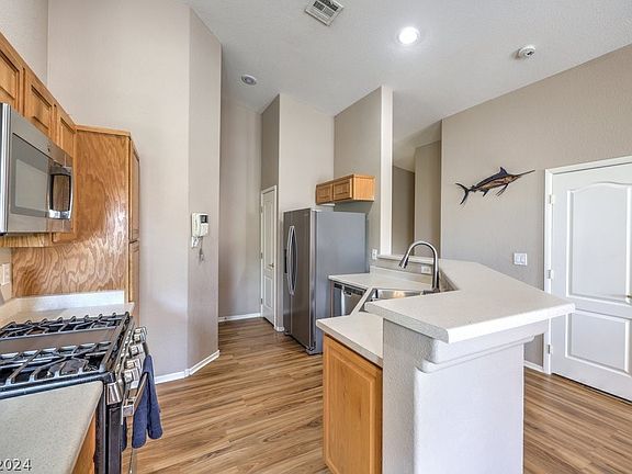 5th image of 6573 Horseshoe Bar Ln Unit 101