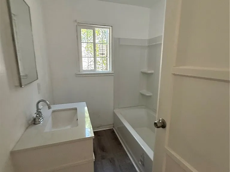 783 Worcester Ave — Photo 12