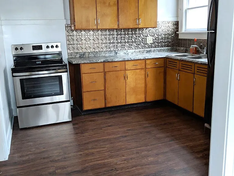 320 Lincoln Ave — Photo 7