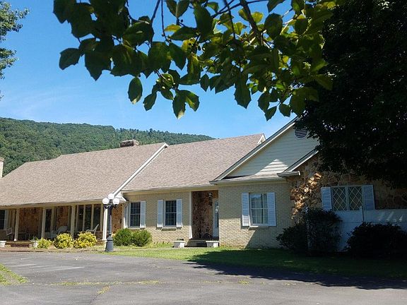 4th image of 22374 Hampton Dr
