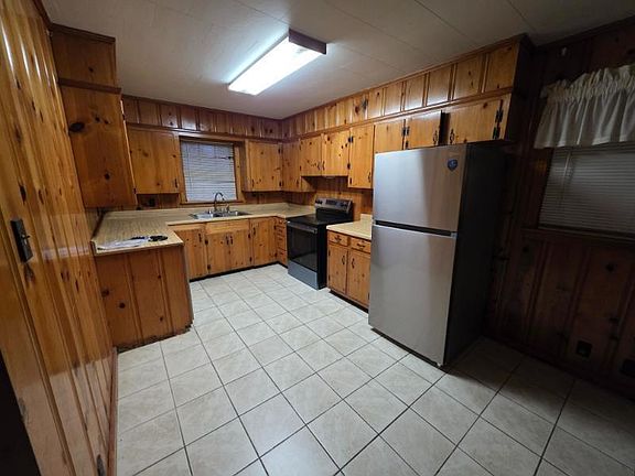 3rd image of 111 E Melody Ln