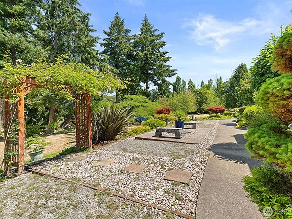 2nd image of 654 9th Avenue