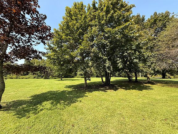 5th image of 7216 Sterrettania Rd