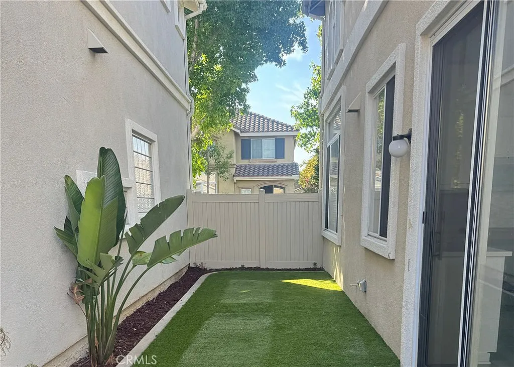 3 bed, 2.5 bath, 1473 sqft, $4,750 — Photo 2