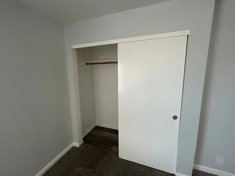 Creekside Apartments — Photo 16