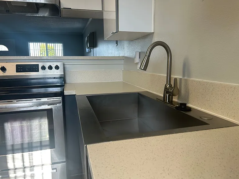 Villa Del Sol Apartments — Photo 81
