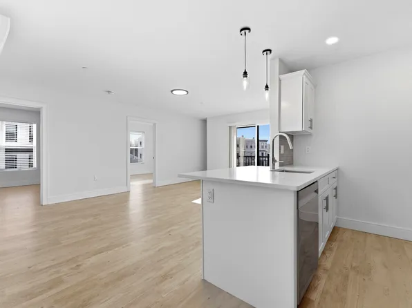 255 Maverick St, Boston, MA