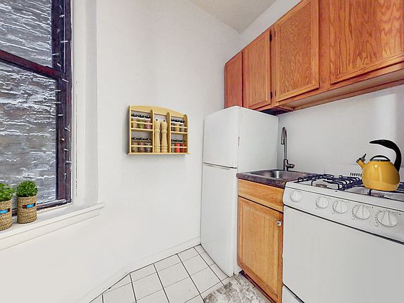 2nd image of 302 E 90th St APT 1B