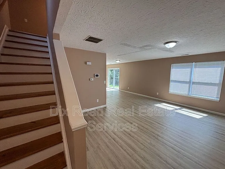 100 Kaitlin Way — Photo 5
