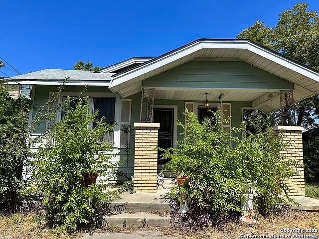 1st image of 2107 Saunders Ave