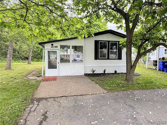 3rd image of 34 Del Ct W