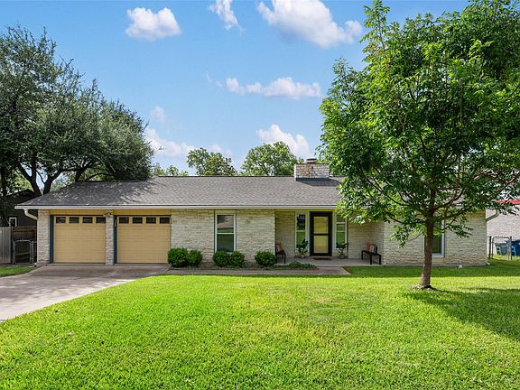 4th image of 11201 Brushy Glen Dr