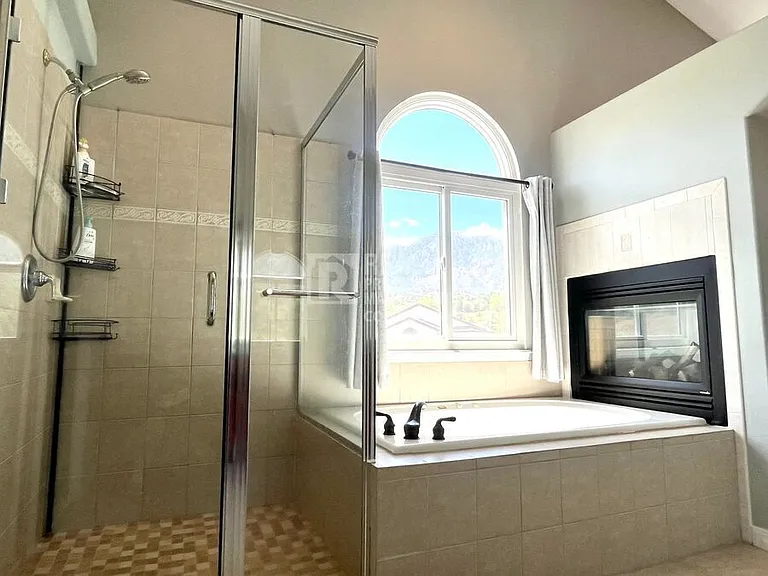 5016 Briscoglen Dr — Photo 15
