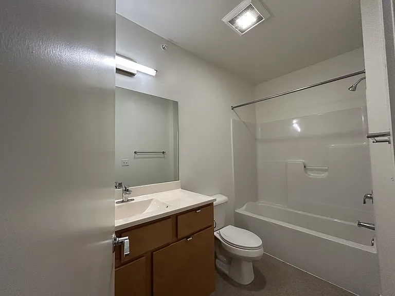 South End Apartments — Photo 21