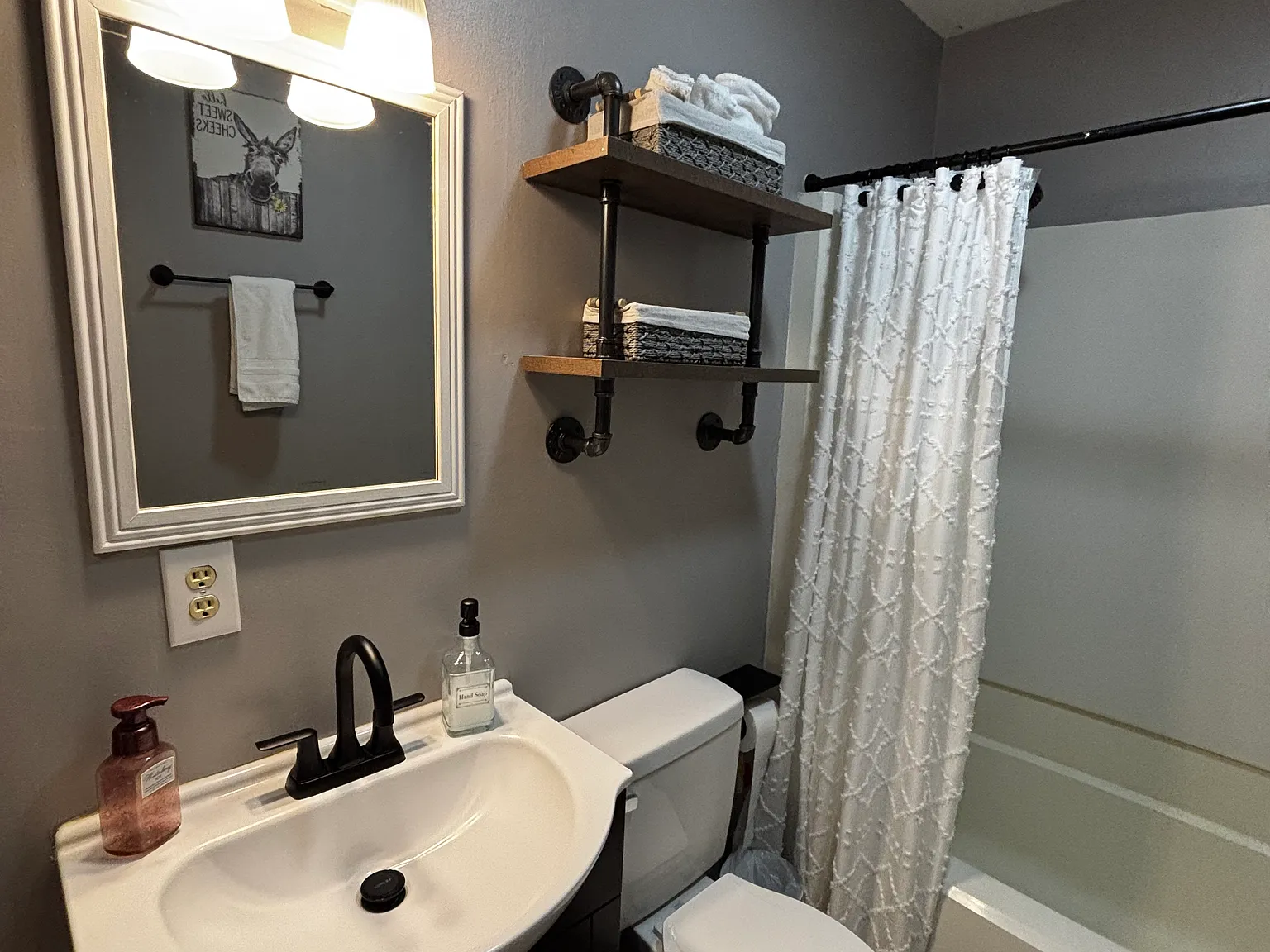 2 bed, 1090 sqft, $1,500 — Photo 3