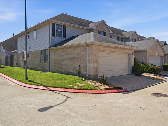 3rd image of 2926 Meadowglen Cv