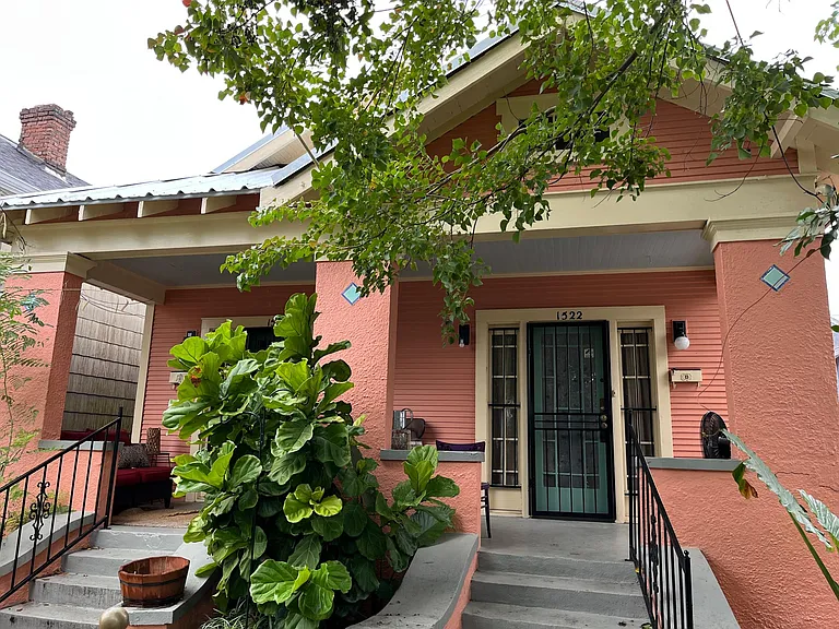 1522 Dante St — Photo 1
