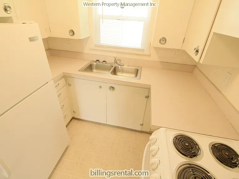 711 Avenue B — Photo 5