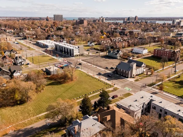 7319 Kercheval St, Detroit, MI 48214